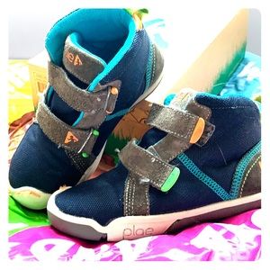 Plae sneakers! High top!